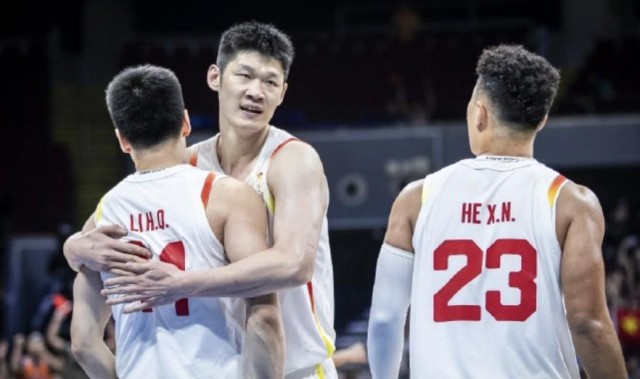开云-杨鸣：锋线群整体发挥取胜，这是中国男篮近年来少有的案例